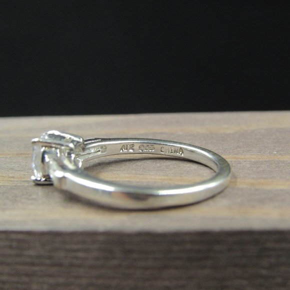 Size 6 Sterling Silver Clear Cubic Zirconia Ring - Picture 5 of 8